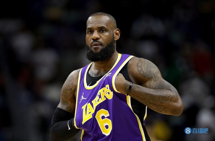 她在年终阶 她在年终阶